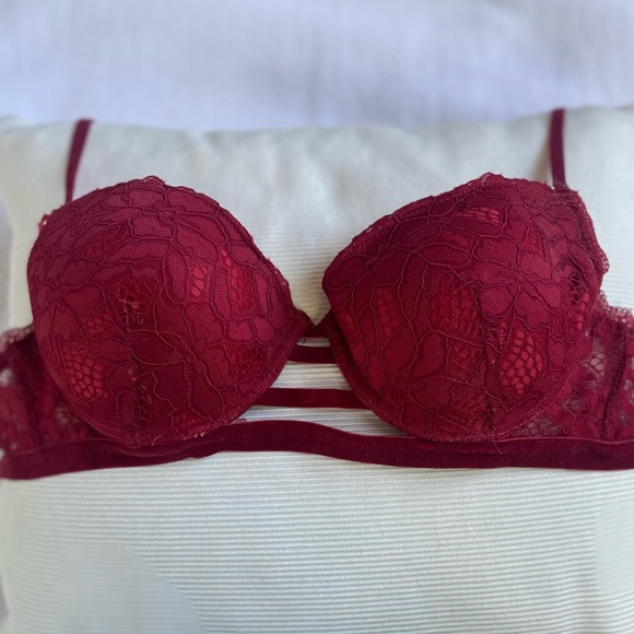 Red Lace Push-Up Bra - Picture 1 of 4